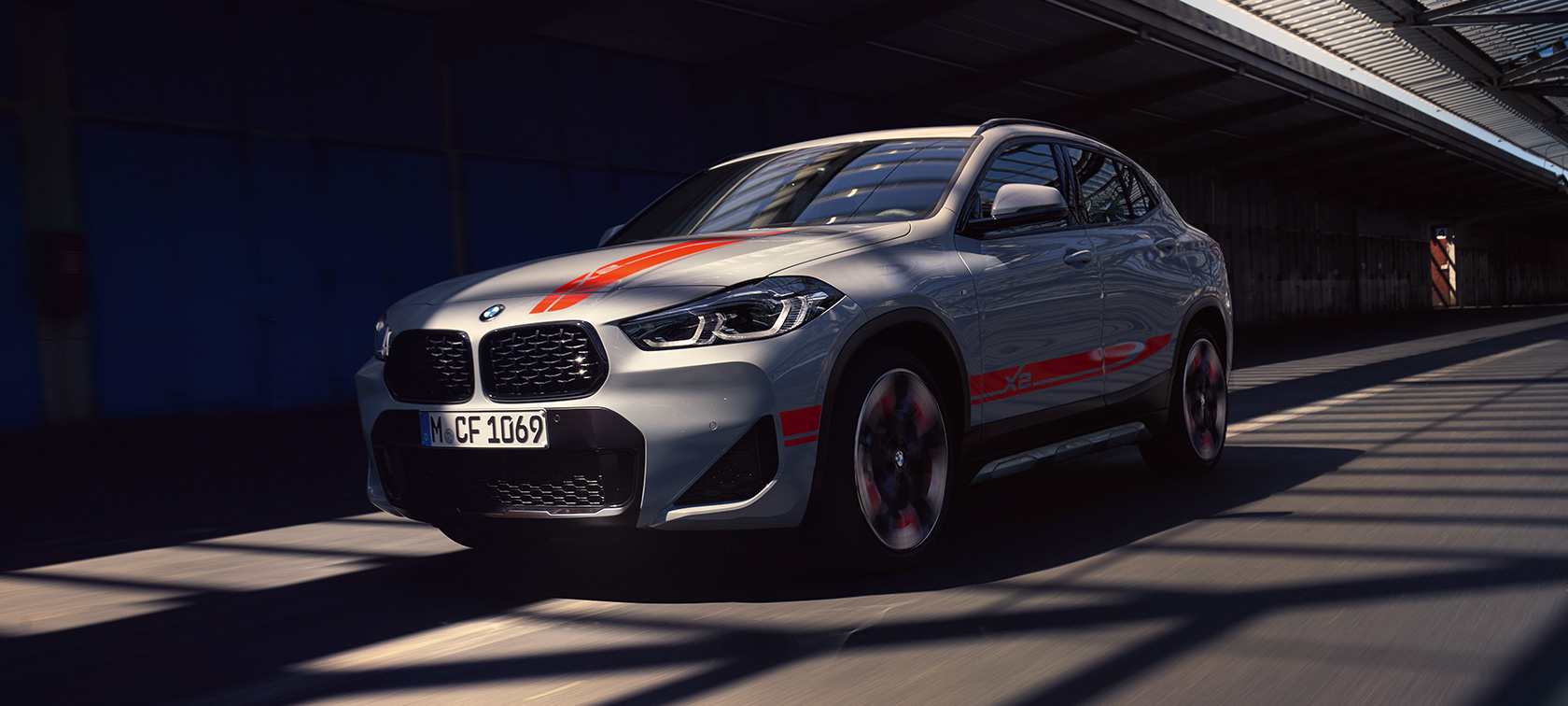 BMW X2 F39, tagantvaade BMW X2 2018 F39, Galvanic Gold metallik, tagantvaade