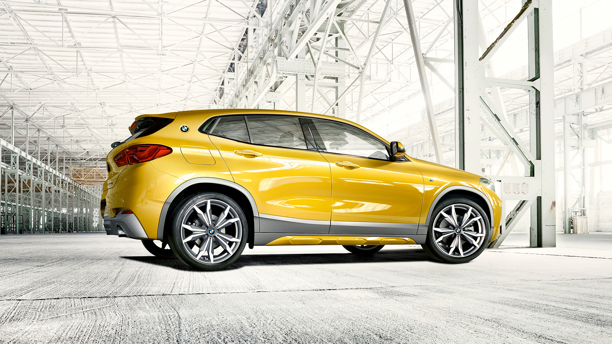 BMW X2 F39, külgvaade BMW X2 2018 F39, Galvanic Gold metallik, külgvaade