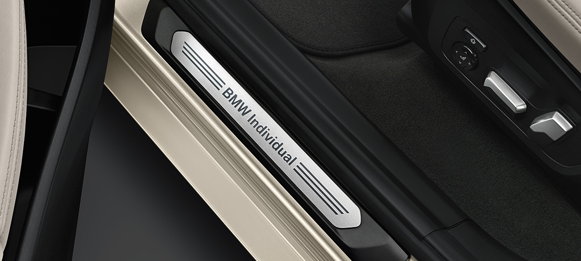 BMW X3, BMW Individuali ukselävi BMW Individuali logoga BMW X3, BMW Individuali ukselävi BMW Individuali logoga