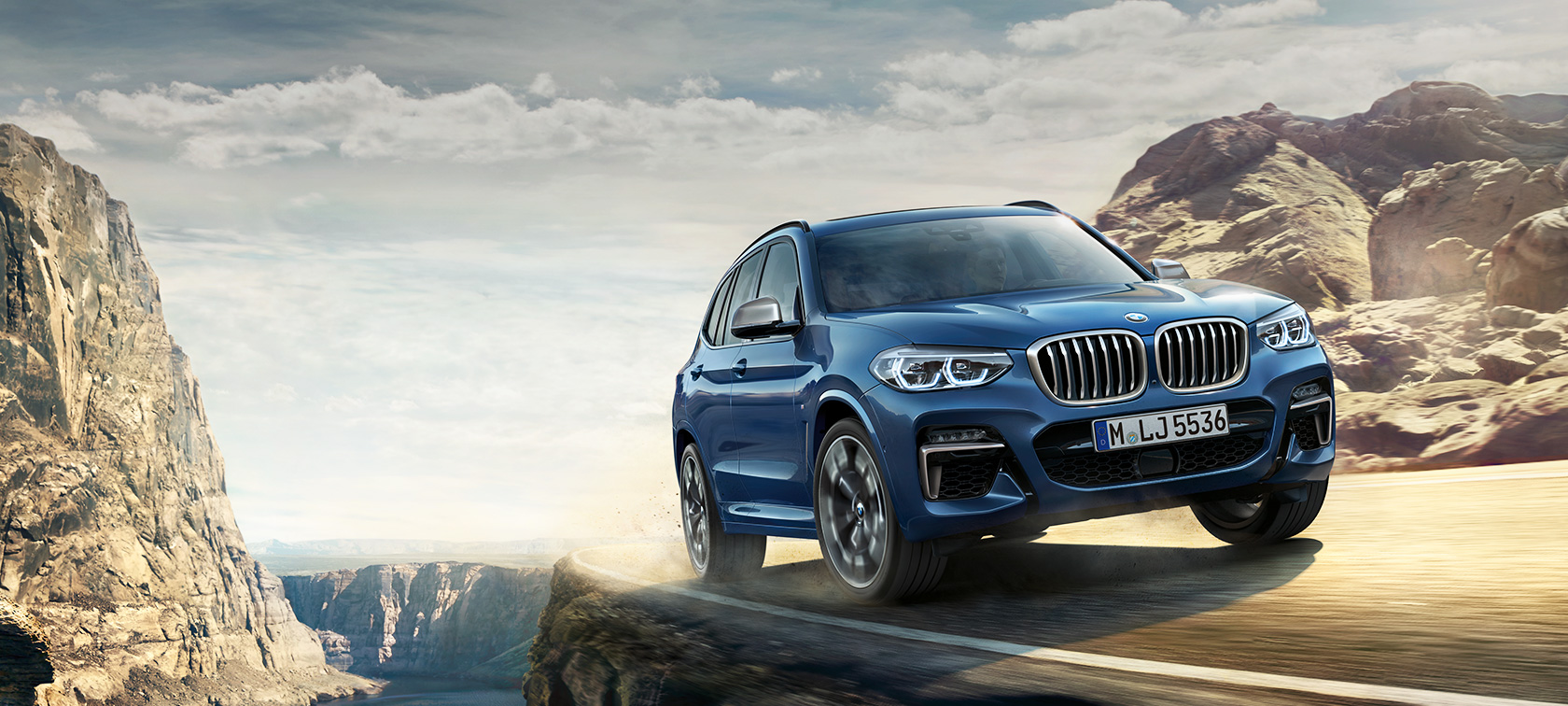 BMW X3 M40i mägiteel, pilt sõitmisel ajal BMW X3 M40i mägiteel, pilt sõitmisel ajal