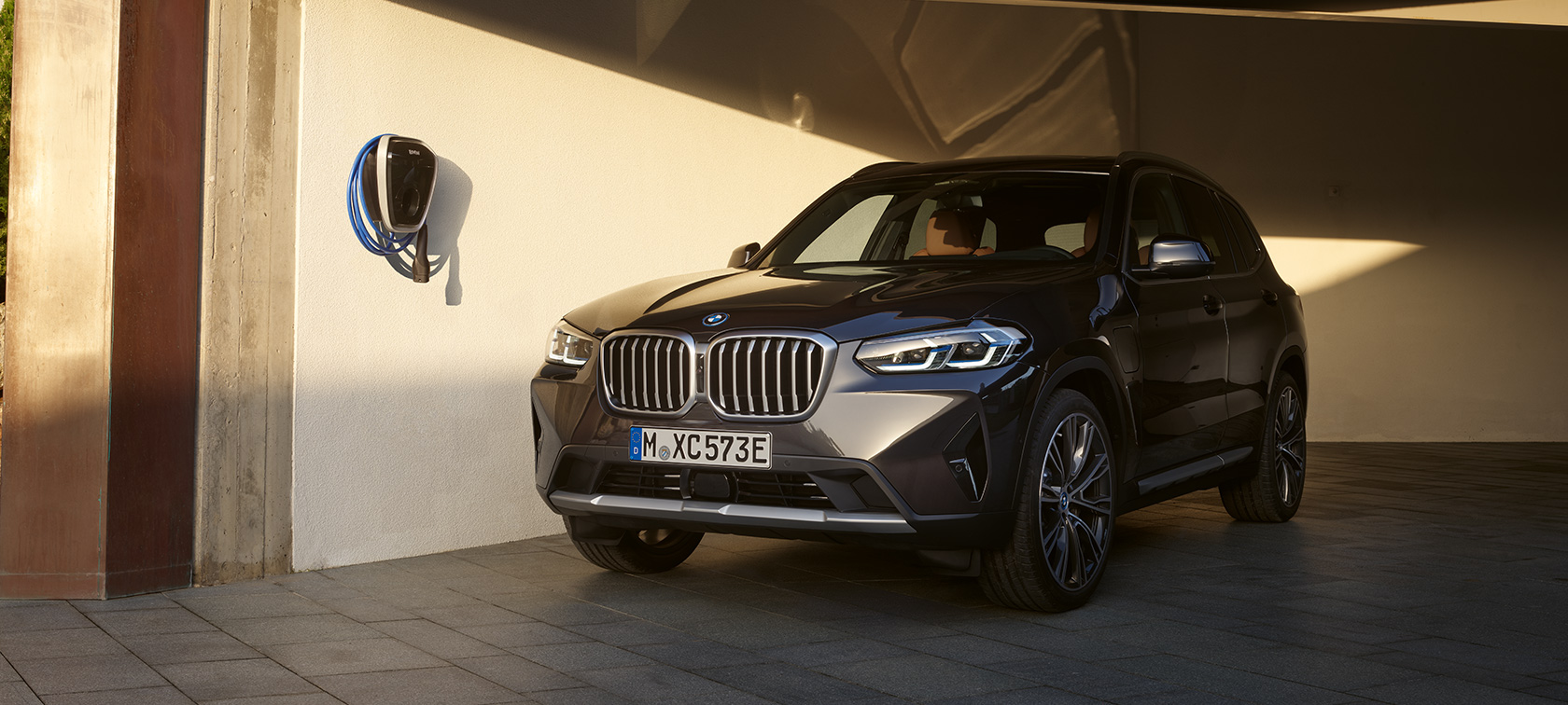 BMW X3 xDrive30e G01 Sophisto Grey, pistikhübriid, 2021 BMW X3 xDrive30e G01 Sophisto Grey, pistikhübriid, kolm neljandikku eestvaade seistes, 2021
