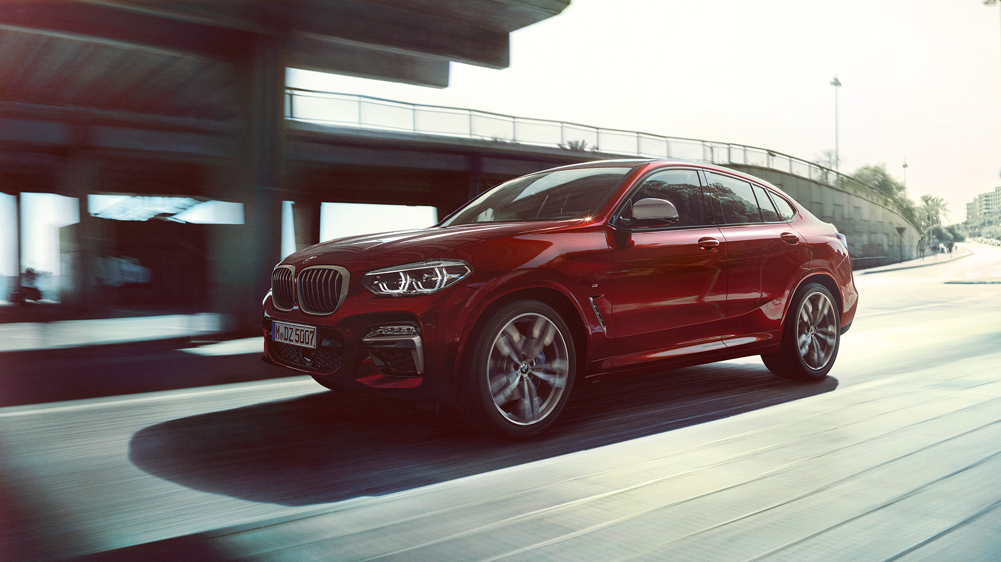 Dünaamiline esiosa, BMW X4 BMW X4 M40i G02 2018 toonis Flamenco Red Brilliant Effect, 3/4 eestvaade