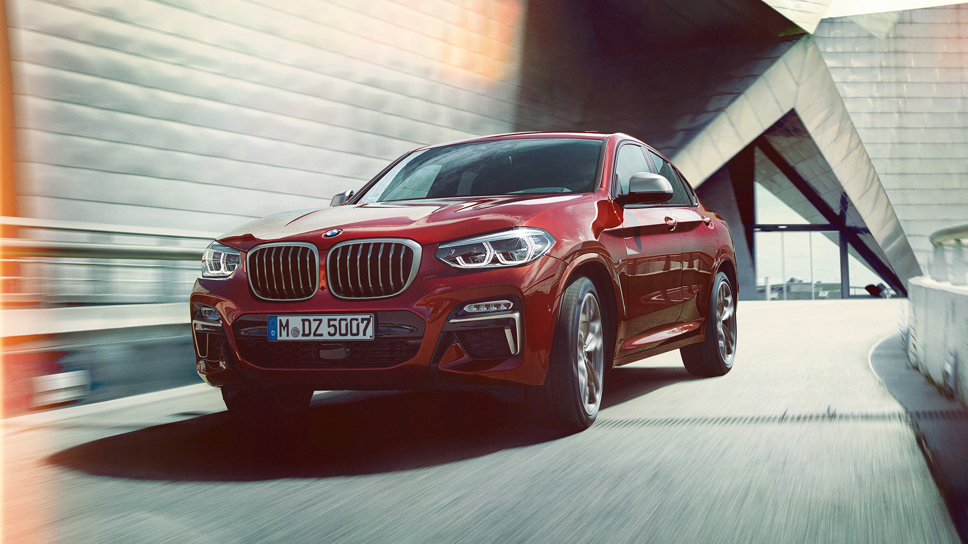 3/4 eestvaade, BMW X4 BMW X4 M40i G02 2018 toonis Flamenco Red Brilliant Effect, 3/4 eestvaade