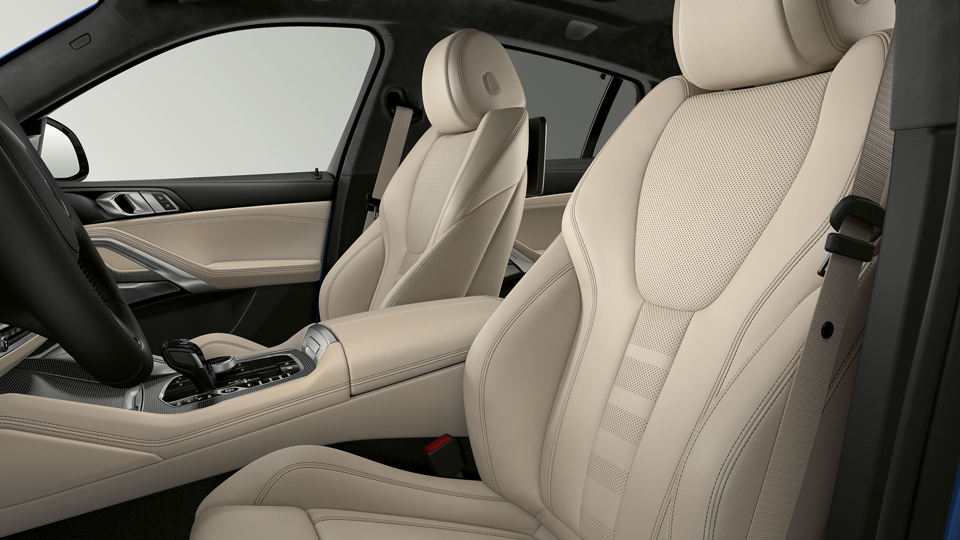 BMW X6 M-sportpakett, istmekatted. BMW X6 salong, M-sportpakett, fookus istmekattel.
