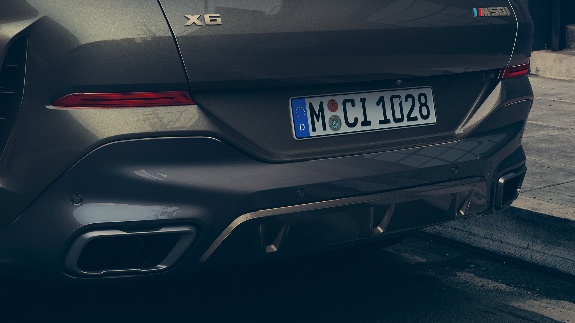 BMW X6 M Sporti väljalaskesüsteem. Lähivaade BMW X6 M Sporti väljalaskesüsteemist.