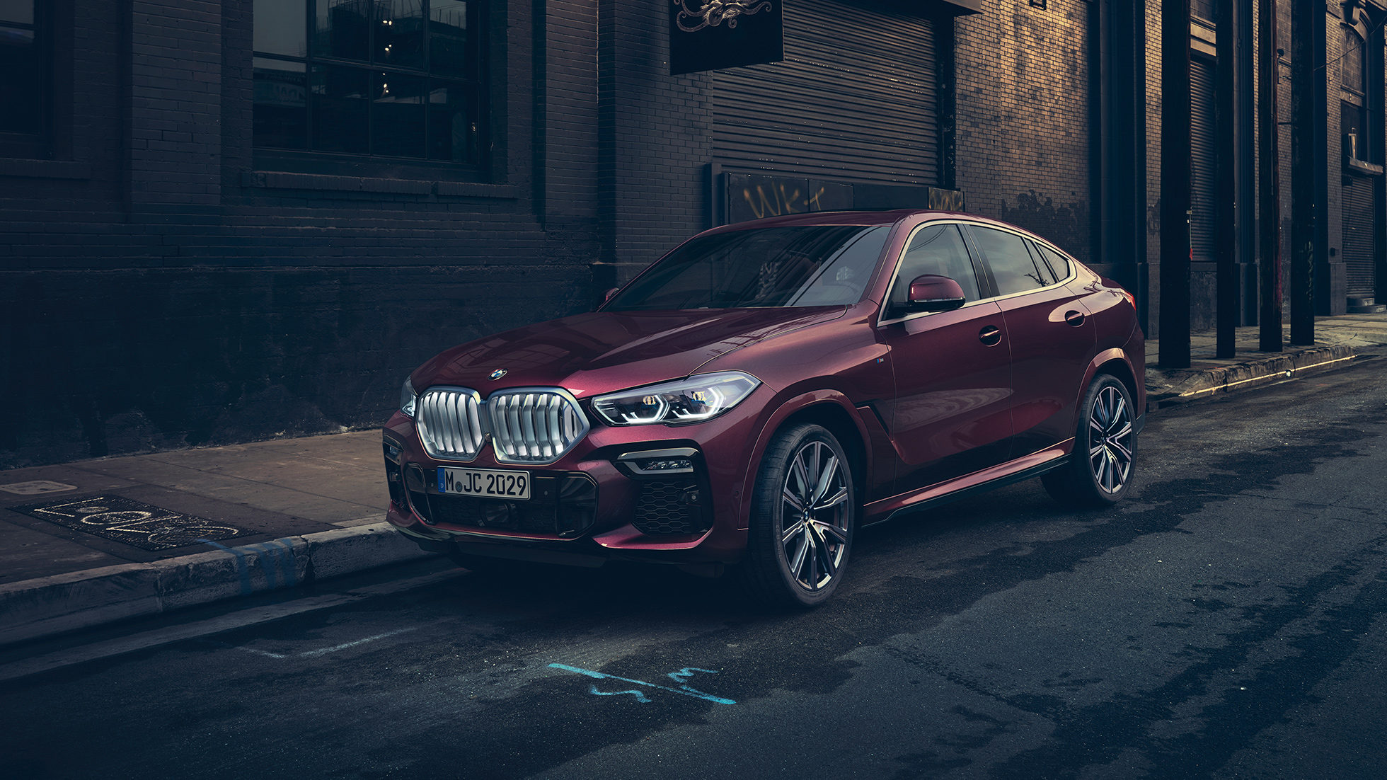 BMW X6 Individuali välisilme. BMW X6 Individual, kolm neljandikku eestvaade.