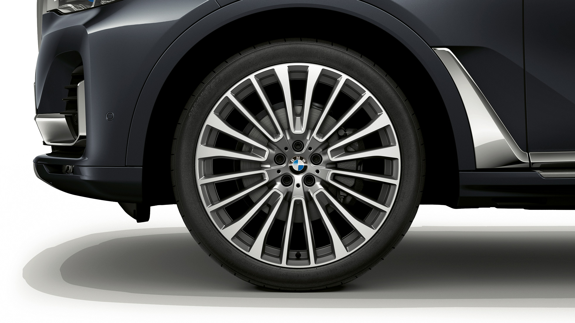 BMW X7 Design Pure Excellence’i kergmetallvelg BMW X7 Design Pure Excellence’i kergmetallvelje lähivõte