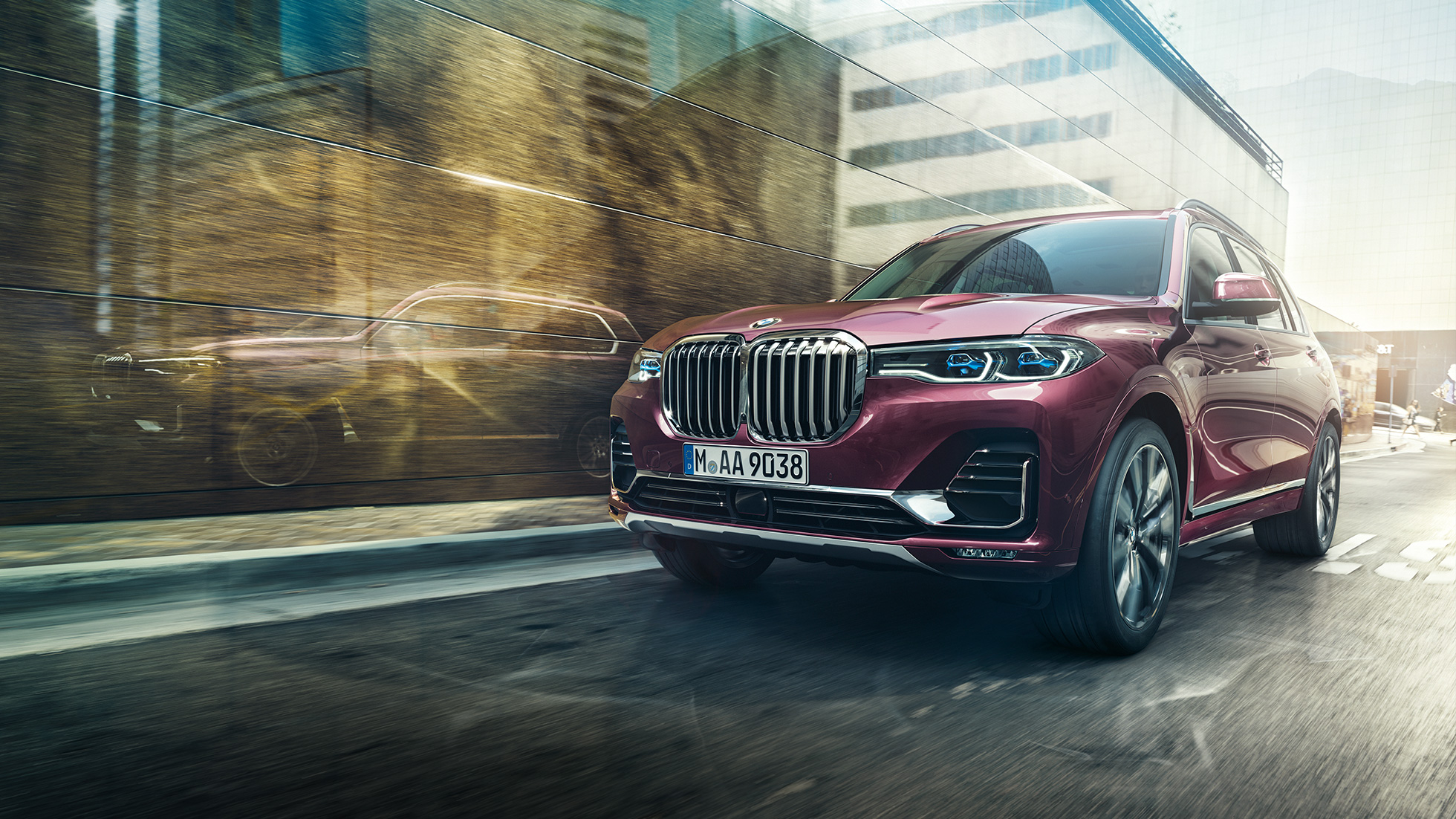 40iBMW Individual X7 40i xDrive40i 3/4 eestvaade Ametrin metallikvärvi BMW X7 sõitmas kolm neljandikku eestvaates