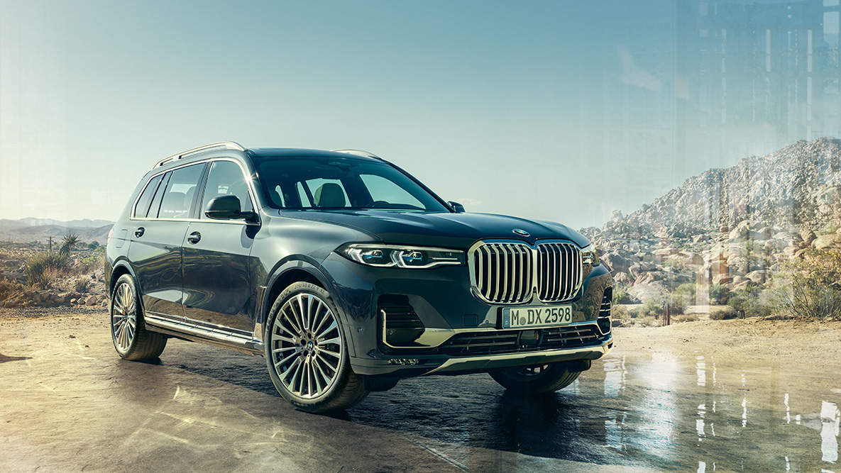 BMW X7, kolm neljandikku eestvaade BMW X7 välisilme: kolm neljandikku eestvaade kõrbe taustal