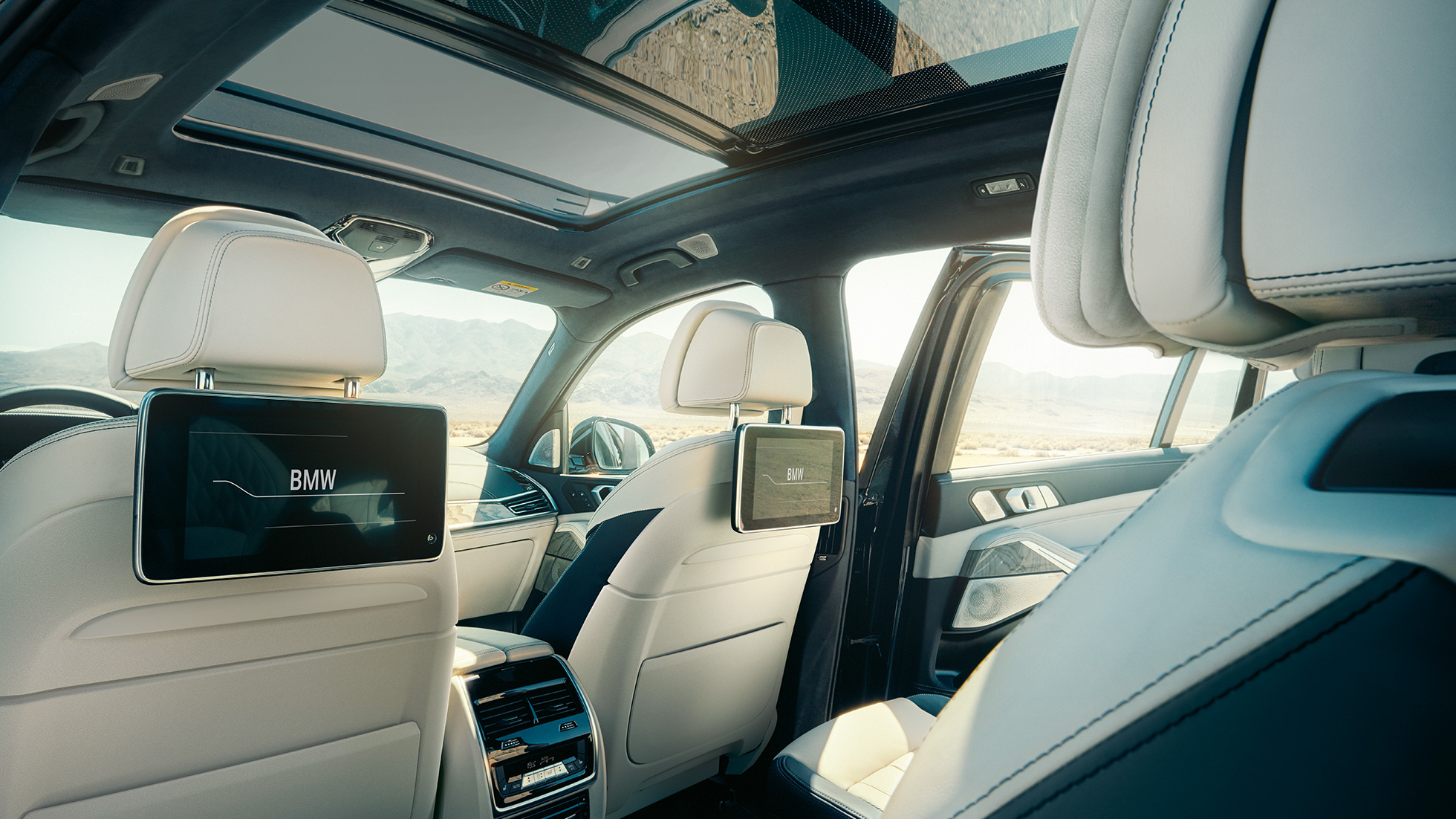BMW X7 interjöör BMW X 7 interjöör: kolmanda rea istmed
