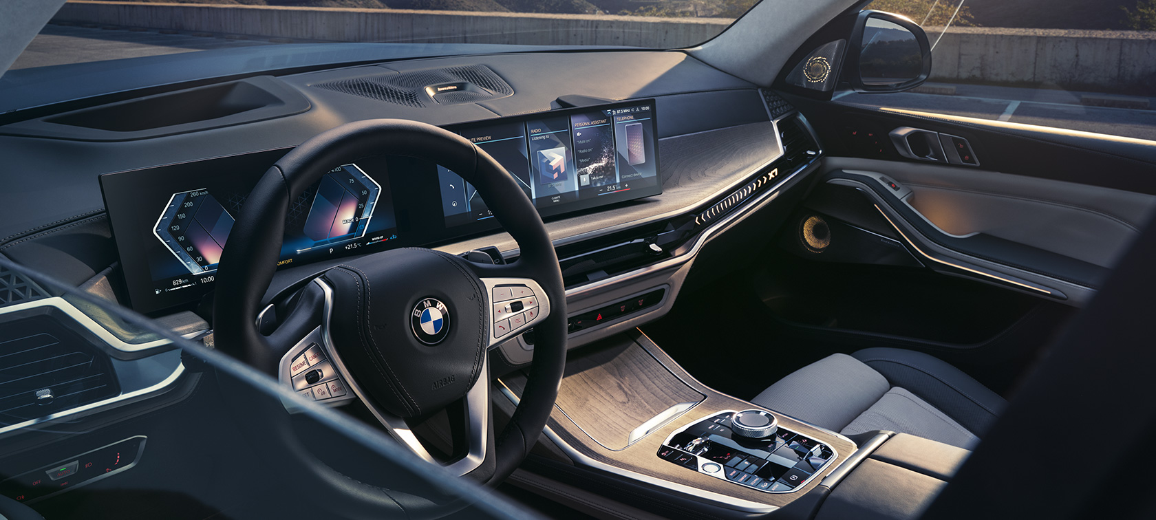 Vaade juhikohale väljastpoolt juhi küljelt, BMW X7 G07 LCI Vaade juhikohale väljastpoolt juhi küljelt, BMW X7 G07 LCI