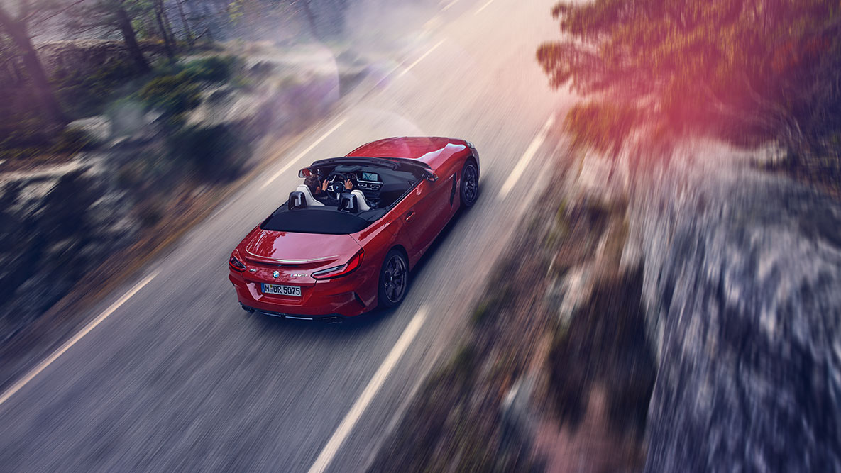 BMW Z4 Roadster sõitmas BMW Z4 Roadster ülaltvaates liikumas