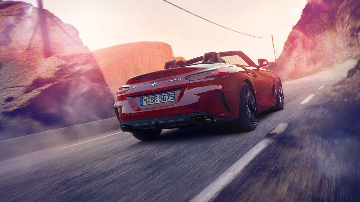 BMW Z4 Roadsteri tagaosa BMW Z4 tagantvaates sõitmas