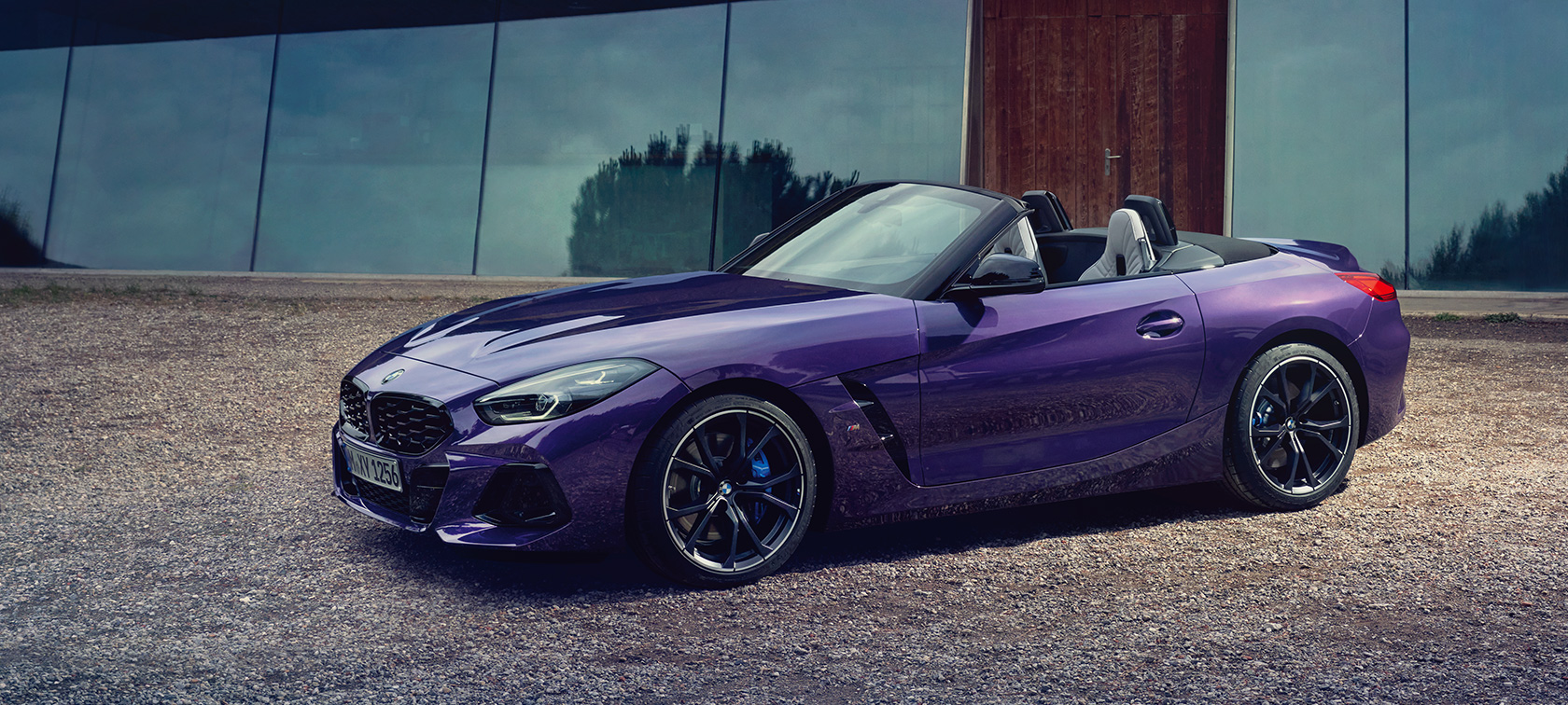 BMW Z4 M40i Roadster (G29), kolm neljandikku külgvaade sõitmas BMW Z4 M40i Roadster (G29), kolm neljandikku külgvaade sõitmas