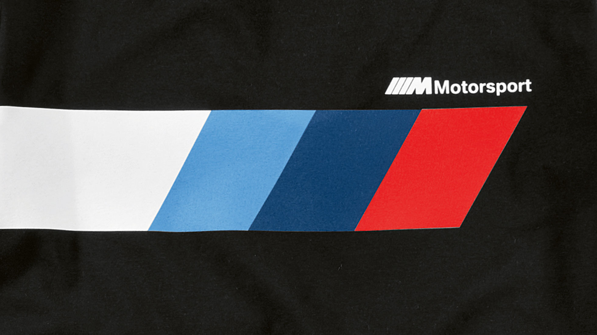 BMW M Motorsport naiste jope jätab fantastilise mulje ka siis, kui sa ei istu oma BMW-s. Toote illustratsioon on lähivõte BMW M Motorsport kollektsiooni logost, kujutatuna näiteks naistele mõeldud jopel.