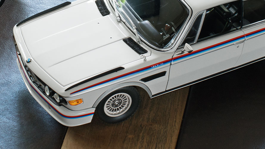 BMW 3.0 CSL mudel. Pildil on miniatuurne BMW 3.0 CSL.
