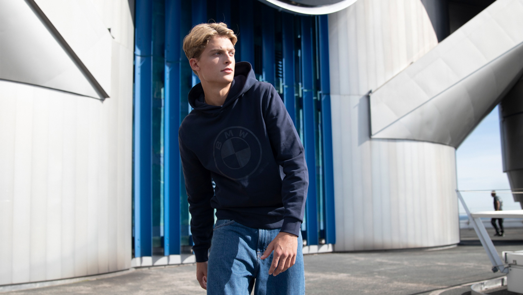 BMW Lifestyle Lookbook 2023, unisex BMW M-logoga kapuutsiga pusa BMW Lifestyle Lookbook, unisex BMW M-logoga kapuutsiga pusa