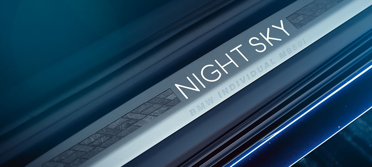 BMW Individual M850i NIGHT SKY, NIGHT SKY ukselävi BMW Individual NIGHT SKY ukseläve mosaiikdisain, lähivõte