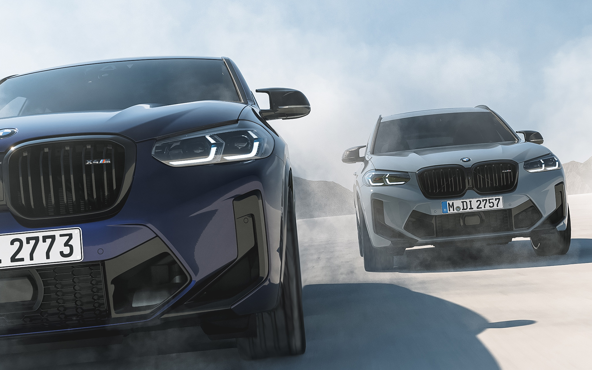 BMW X4 M F98 värvitoonis BMW Individual Velvet Blue, BMW X3 M F97 värvitoonis BMW Individual Nardo Grey, eestvaade sõites