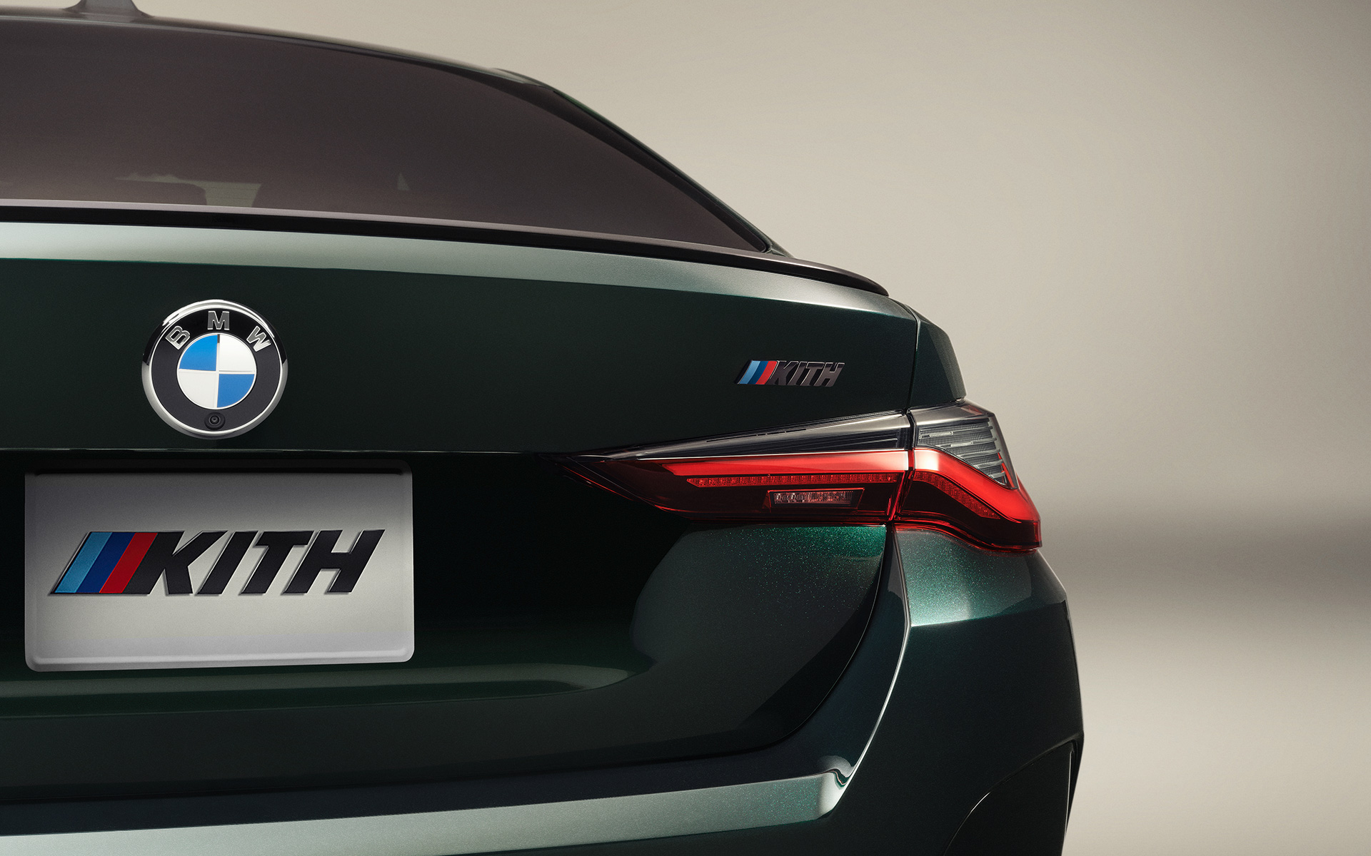 BMW i4 M50 G26BEV KITH, embleem tagaosas