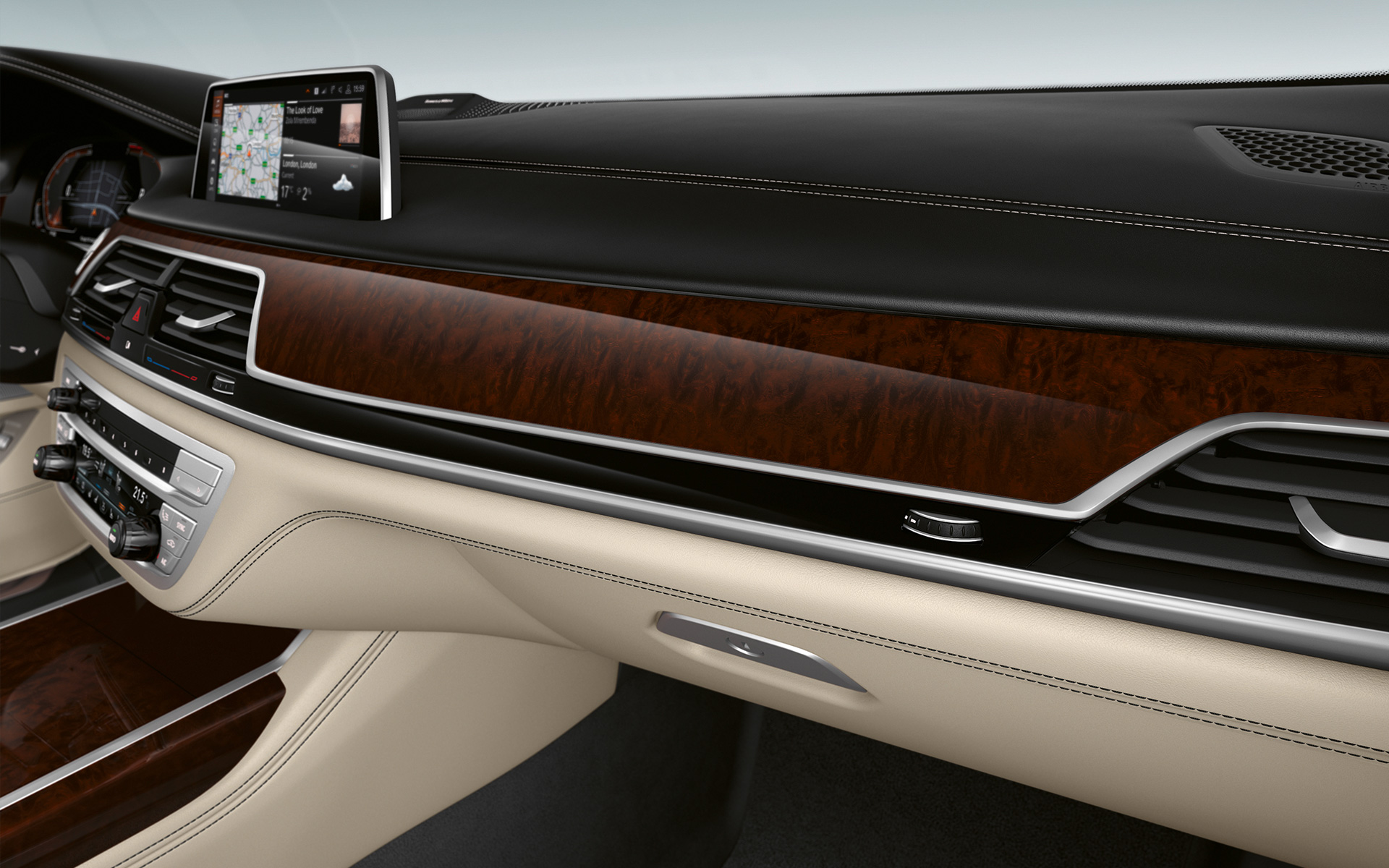 BMW Individuali väärispuidust dekoratiivliistud Ash Grain Black/Red, kõrgläikega, lähivaade BMW Individuali väärispuidust dekoratiivliistud Ash Grain Black/Red, kõrgläikega, lähivaade