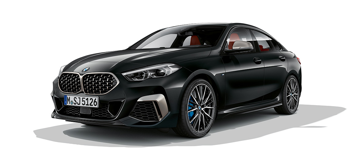 BMW M235i xDrive Gran Coupé kolm neljandikku eestvaade BMW M235i xDrive Gran Coupé 2021 Black Sapphire metallik F44 kolm neljandikku eestvaade