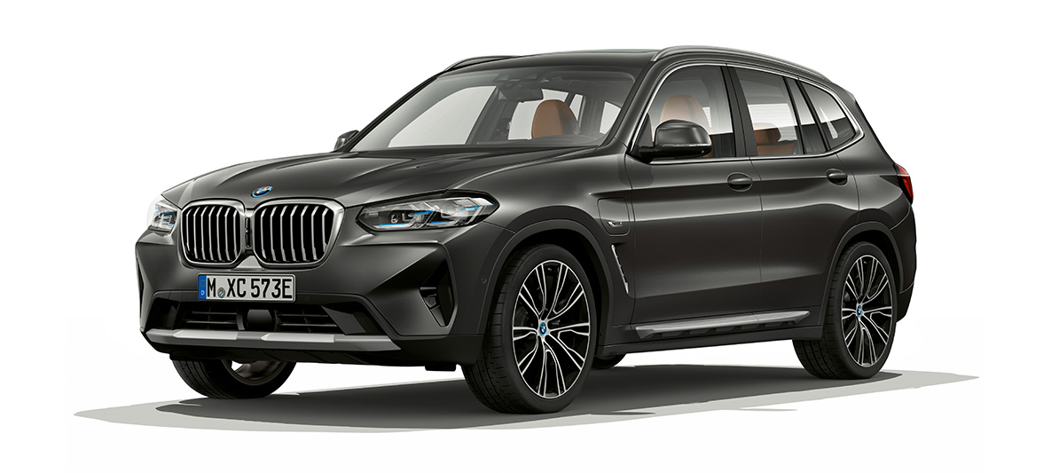 BMW X3 xDrive30e 2021 G01, kolm neljandikku eestvaade BMW X3 xDrive30e 2021 G01, kolm neljandikku eestvaade