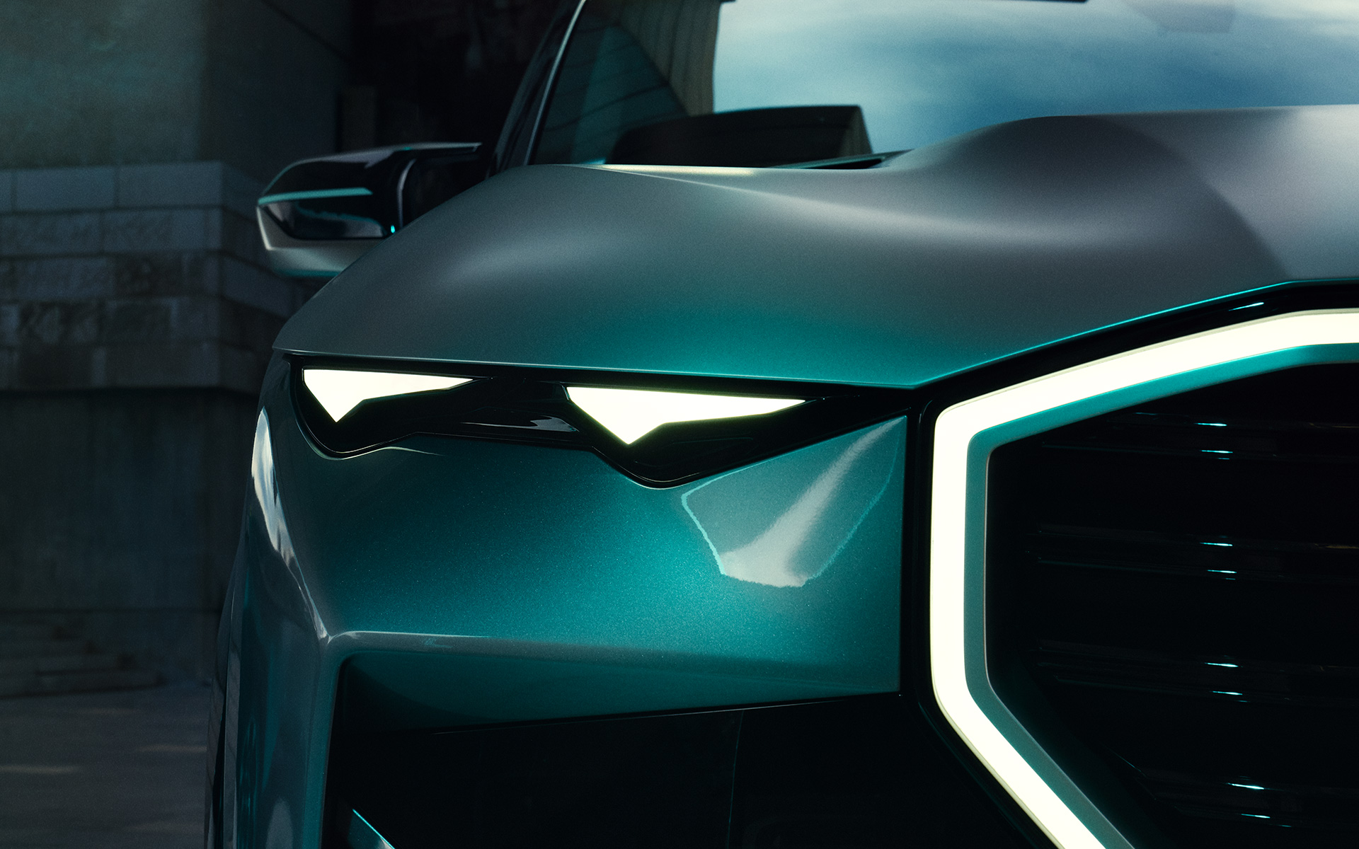BMW Concept XM (G09), eestvaade seistes, esitulede lähivõte BMW Concept XM (G09), eestvaade seistes, esitulede lähivõte
