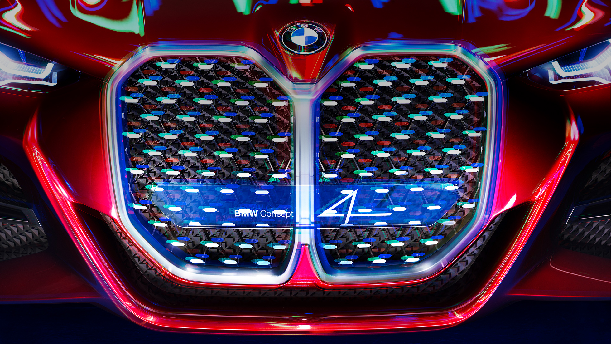Vertikaalne BMW neerukujuline iluvõre BMW Concept 4 Vertikaalne BMW neerukujuline iluvõre koos peegelkristallelementidega BMW Concept 4 välisdisainiga Forbidden Red