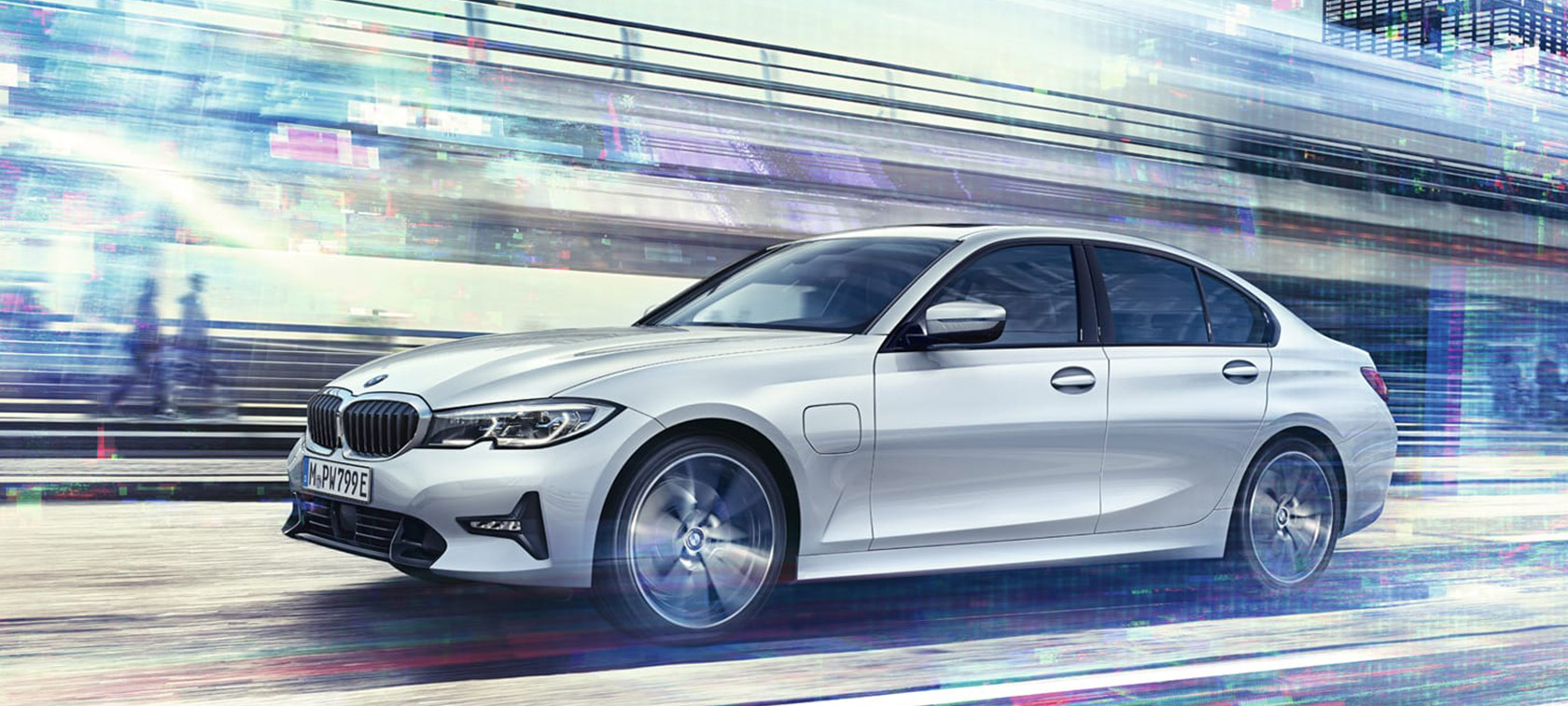BMW sõiduk silla ees BMW uuenduslikud digiteenused, BMW sõiduk silla ees, kolm neljandikku eestvaade
