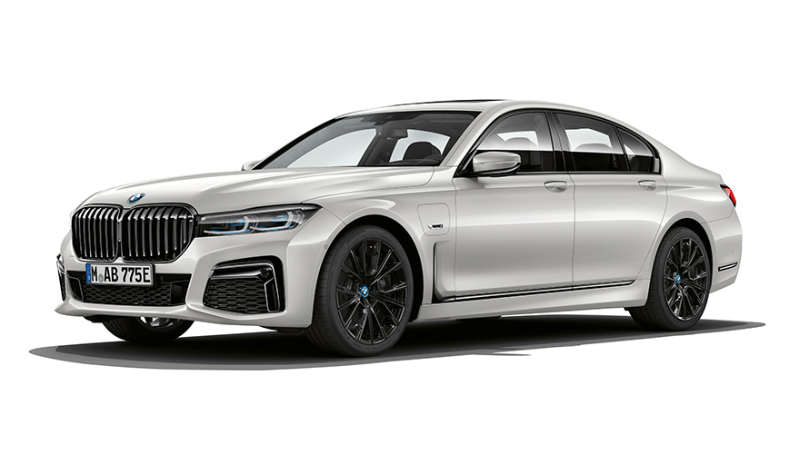 BMW 745e Sedaani pistikhübriid, kolm neljandikku eestvaade BMW 745e Sedaani pistikhübriidi stuudiovõte, kolm neljandikku eestvaade
