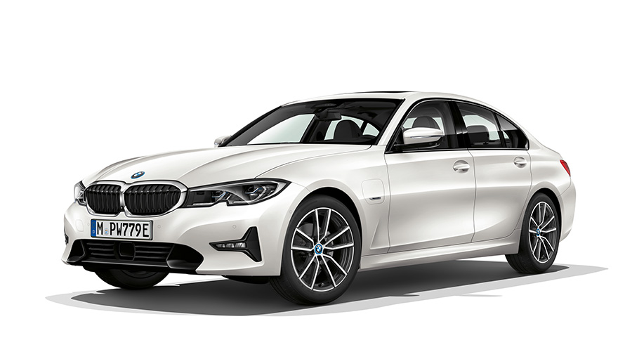 BMW 3er Limousine Plug-in-Hybrid Dreiviertel-Frontansicht BMW 3. seeria Sedani pistikhübriidi stuudiovõte, kolm neljandikku eestvaade