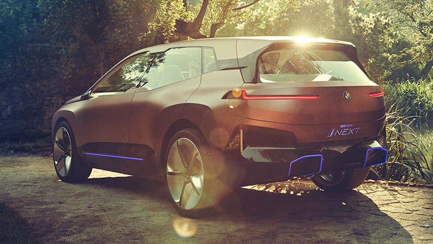 BMW Vision iNEXT metsa taustal BMW Vision iNEXT metsa taustal, kolm neljandikku eestvaade