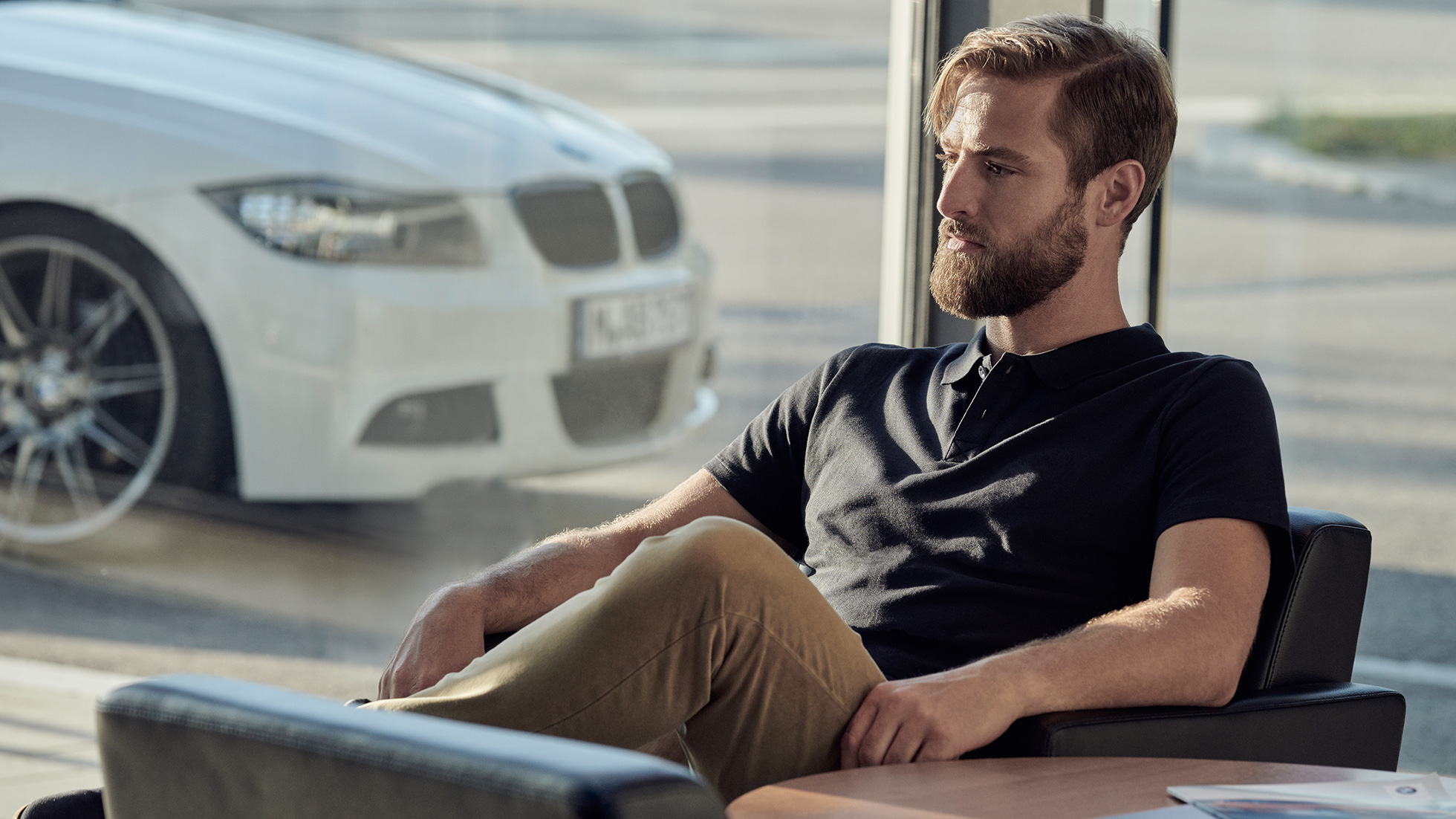 BMW Service BMW Service Inclusive BMW Service BMW Service Inclusive mees istumas BMW edasimüüja juures