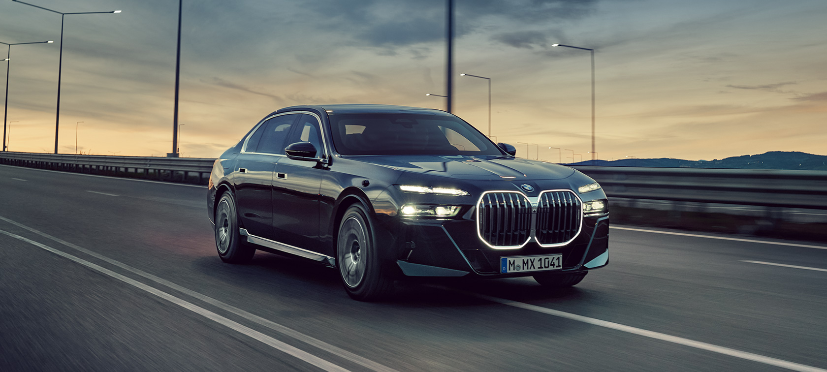 BMW 7. seeria G73 Protection, ½ eestvaade BMW 7. seeria G73 Protection, ½ eestvaade kiirteel