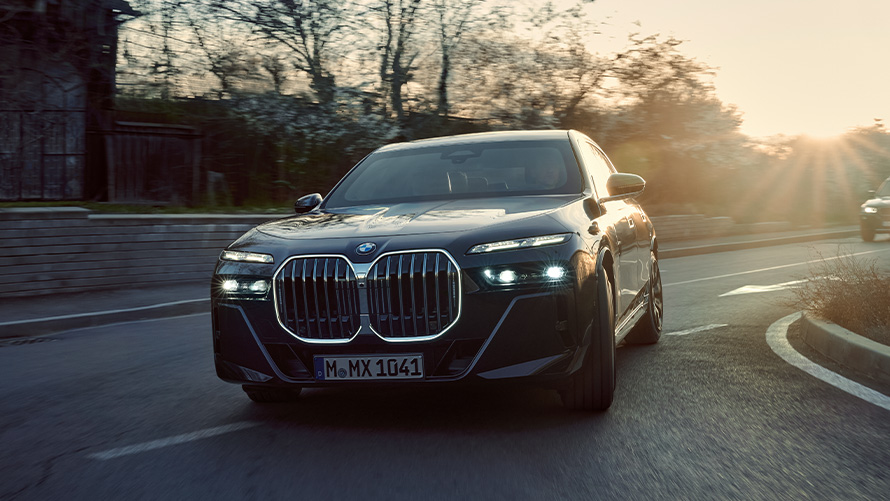 BMW 7. seeria G73 Protection, 2/3 eestvaade BMW 7. seeria G73 Protection, 2/3 eestvaade pööramas