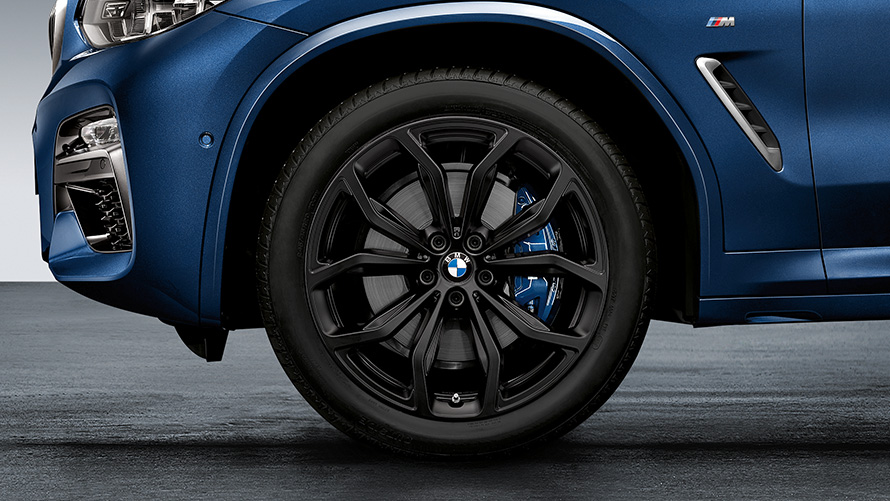 20-tollised Y-spoke Style 695 20-tollised BMW kergmetallist Jet Blacki matti tooni Y-spoke Style 695 veljed, eesmine talveratas
