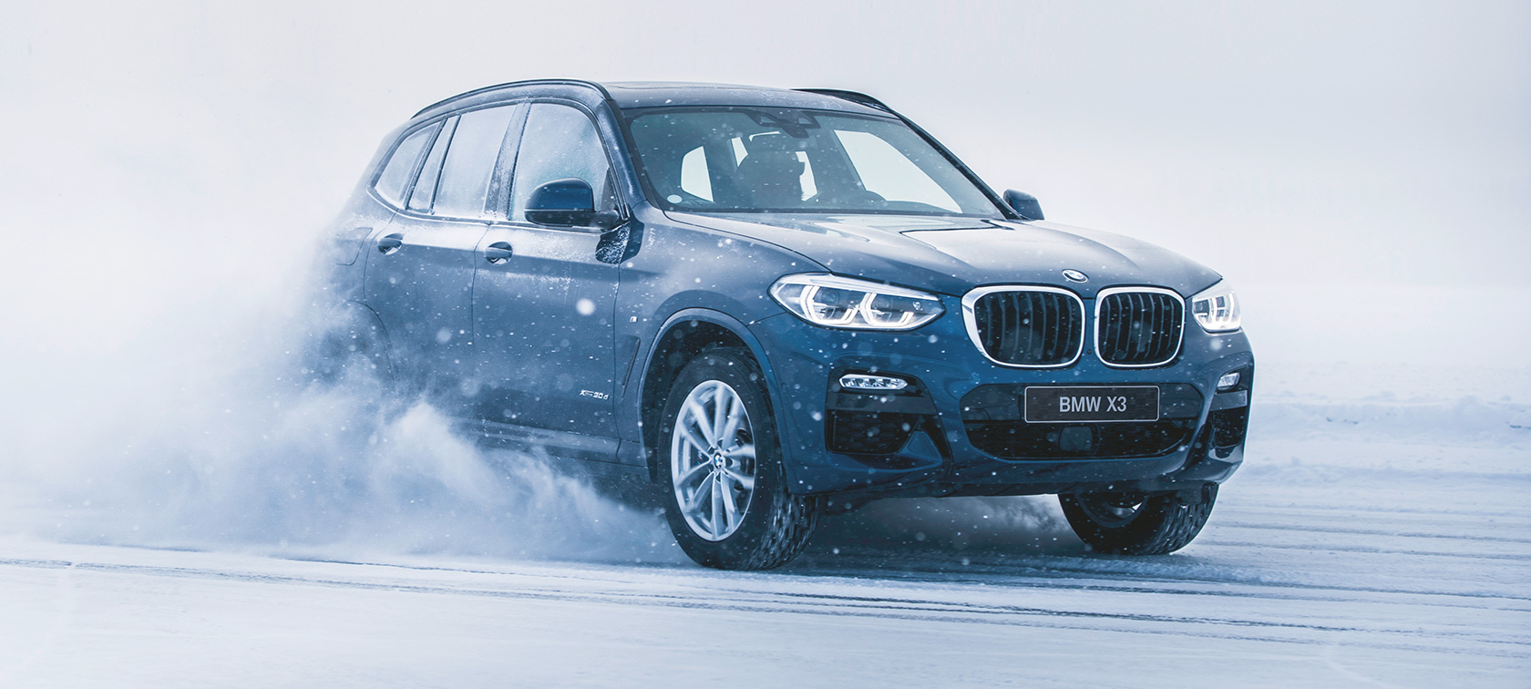 BMW sügis-talvine lisavarustus BMW X3 lumes, kolm neljandikku eestvaade