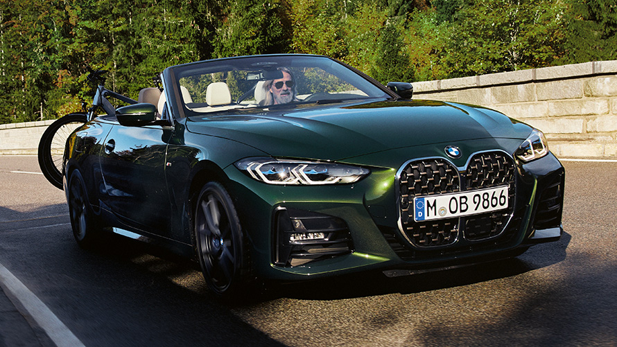 BMW suverattad BMW 4. seeria Cabriol (G23) päikesepaistelises keskkonnas BMW suverattad BMW 4. seeria Cabriol (G23) päikesepaistelises keskkonnas