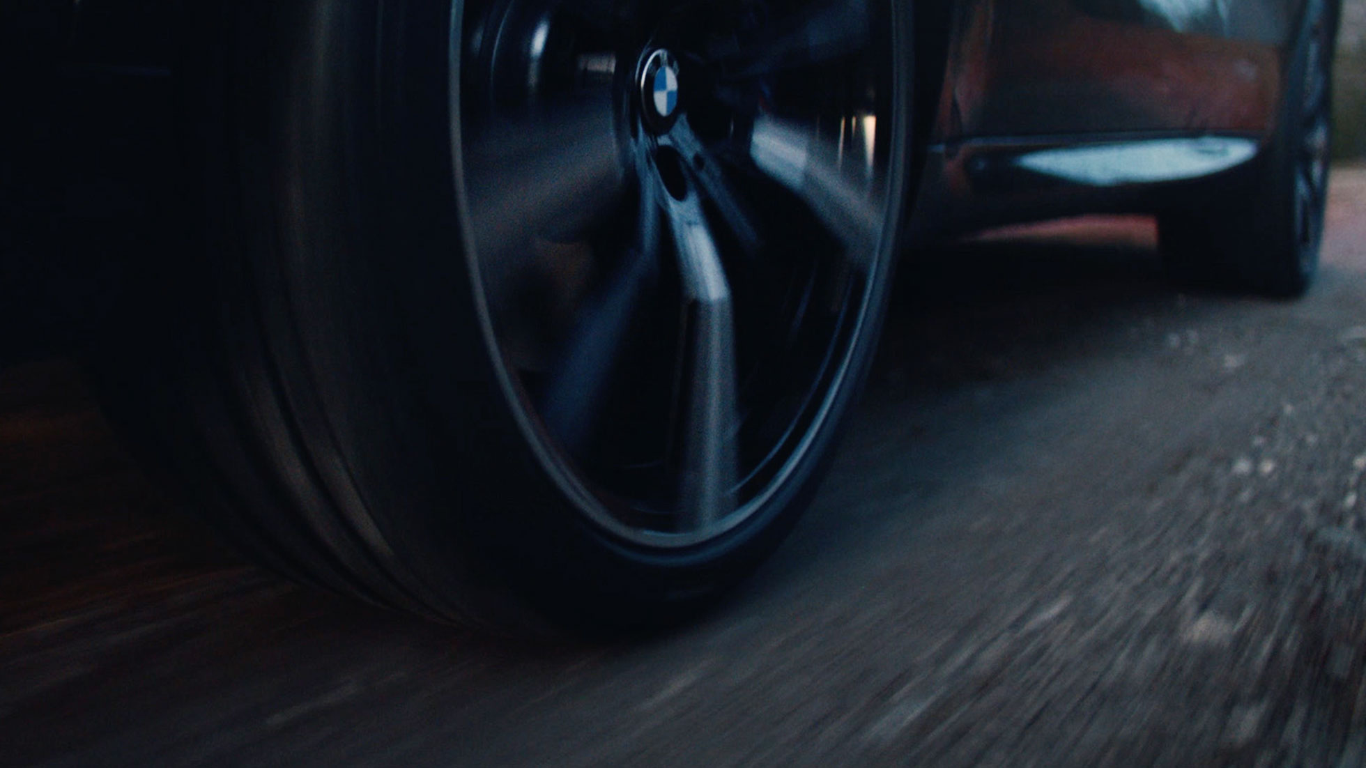 Pöörlev BMW velg koos BMW logoga Pöörlev BMW velg koos BMW logoga