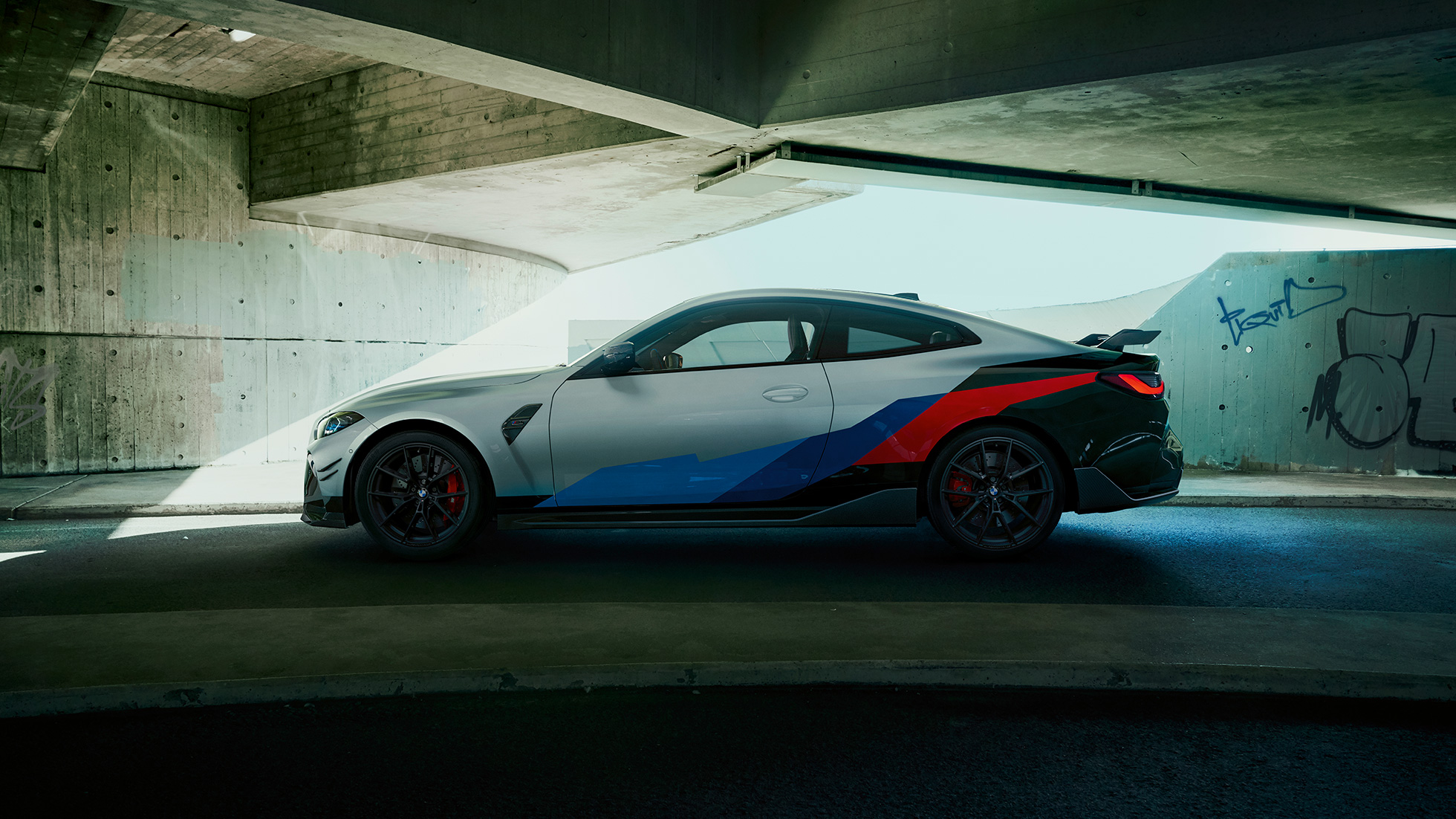 BMW M4 G82, külgvaade BMW M Performance’i lisavarustus, BMW M4 G82, külgvaade