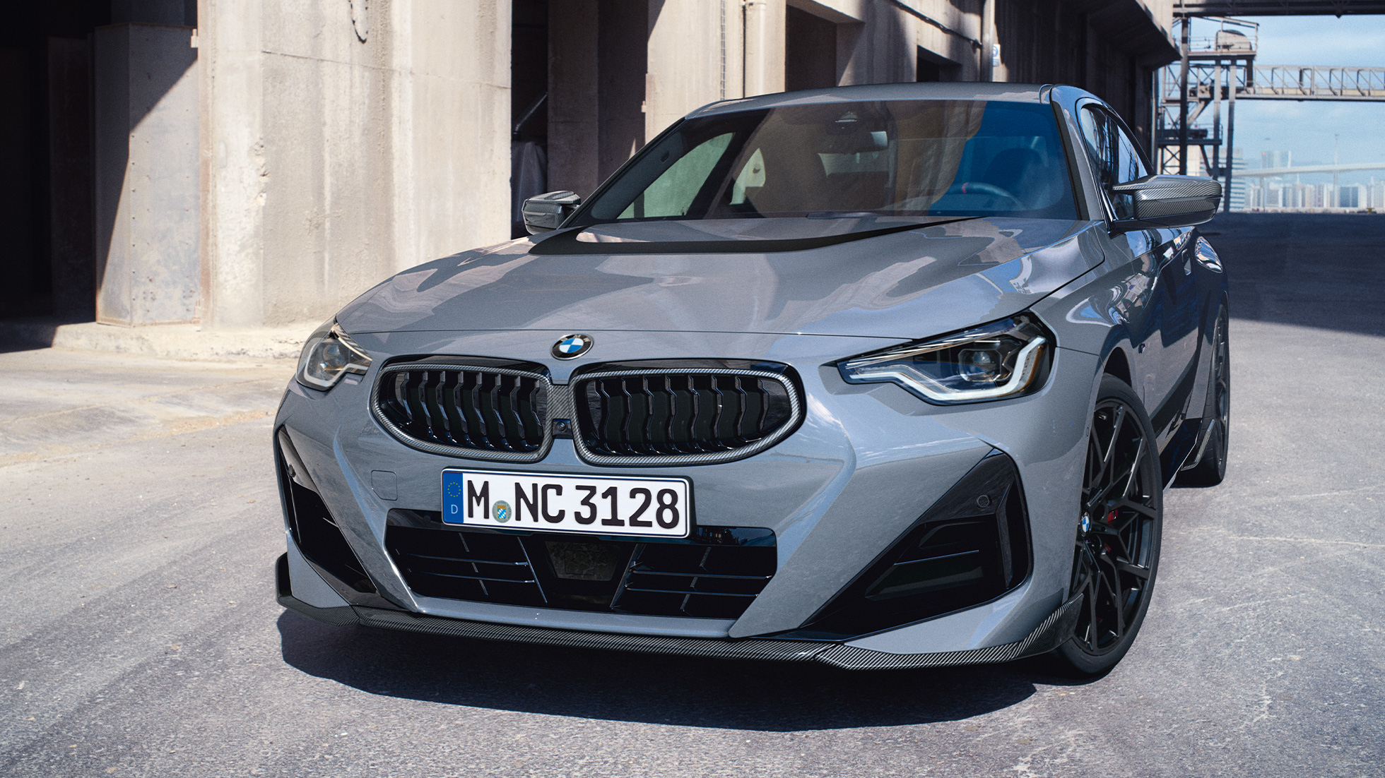BMW 2. seeria Coupé G42, kolm neljandikku eestvaade, lähivõte BMW M Performance’i lisavarustus, BMW 2. seeria Coupé G42, kolm neljandikku eestvaade, lähivõte