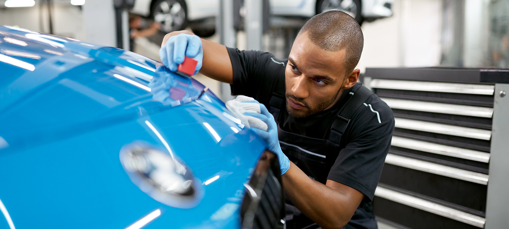 BMW kosmeetiline remont, BMW remont ja hooldus BMW remont ja hooldus, BMW kosmeetiline remont, töötaja, hooldustöökoda