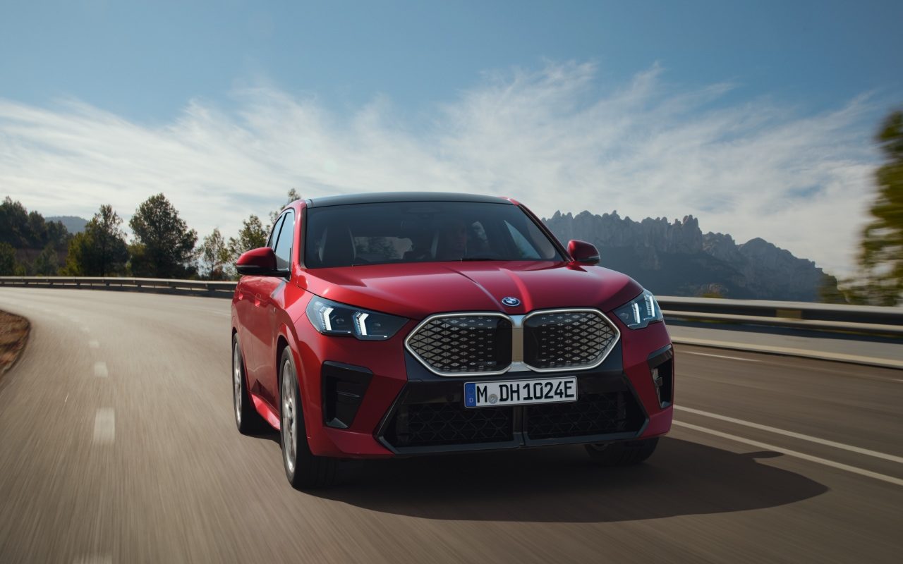 BMW iX2 xDrive30