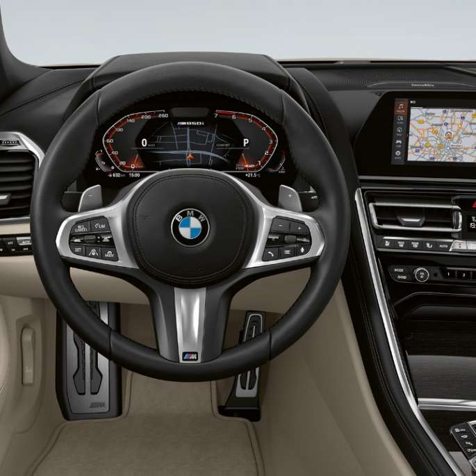 BMW M850i xDrive, Dravit Grey metallik, juhiiste nahkkattega M-rooliga. BMW M850i xDrive, Dravit Grey metallik, juhiiste nahkkattega M-rooliga.