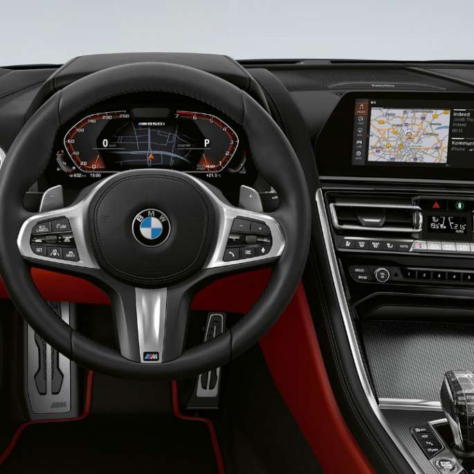 BMW M850i xDrive, Carbon Black metallik, juhiiste nahkkattega M-rooliga. BMW M850i xDrive, Carbon Black metallik, juhiiste nahkkattega M-rooliga.